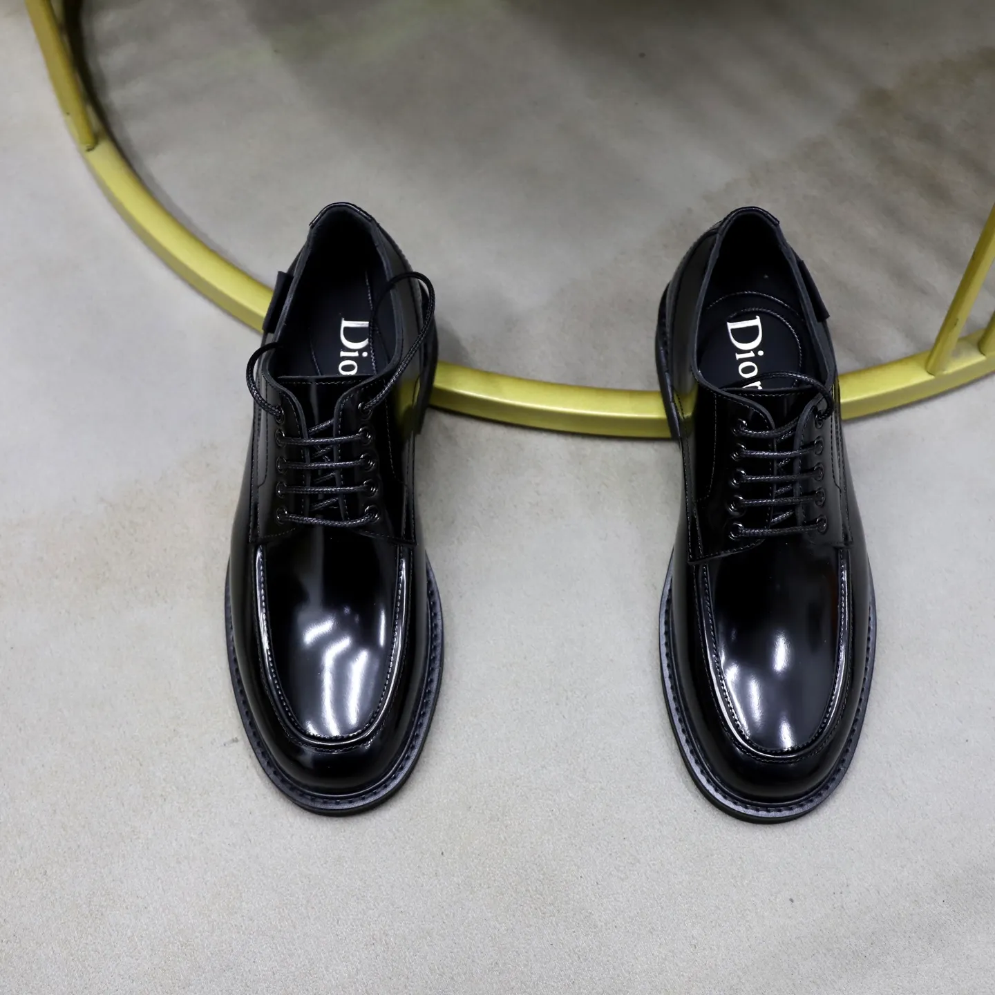 Factory price: 640💰Top original order Brand: Dior DIOR Standard code: Men's size 39-44 (38/45/can be customized) Grade: Same style as the official website Original order quality Material: Original cowhide Water-dyed cowhide lining Original distinguished outsole Style category: Men's fashionable casual leather shoes Distinguished big-name luxury elements top luxury Color: Color of the actual picture